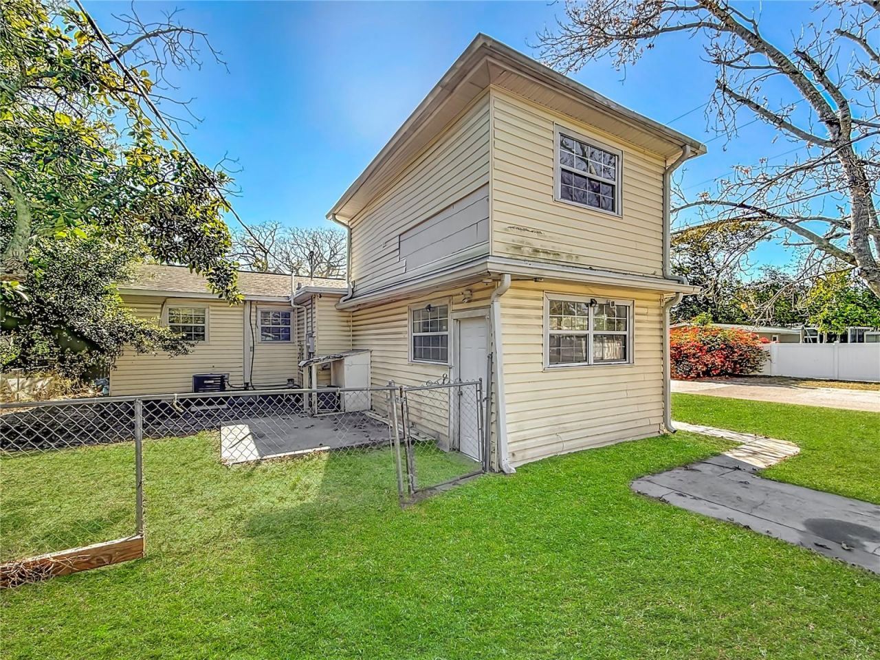 6295 3rd Avenue S, Saint Petersburg, FL 33707 Photo