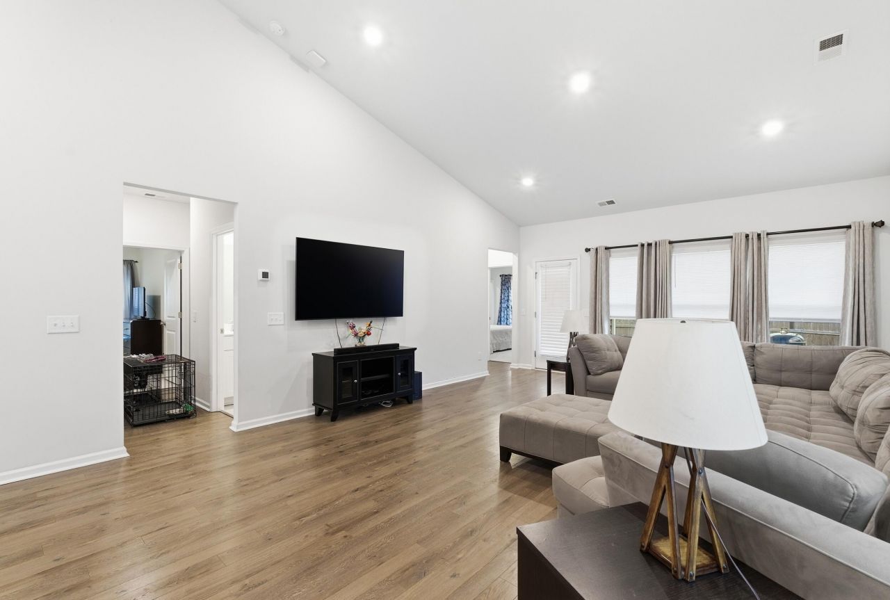 440 Richfield Way Photo 8