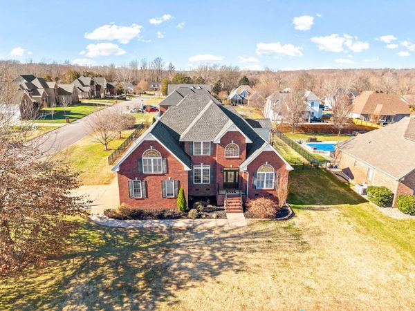 879 Iron Wood Cir, Clarksville, TN 37043