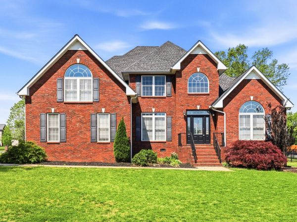 879 Iron Wood Cir, Clarksville, TN 37043