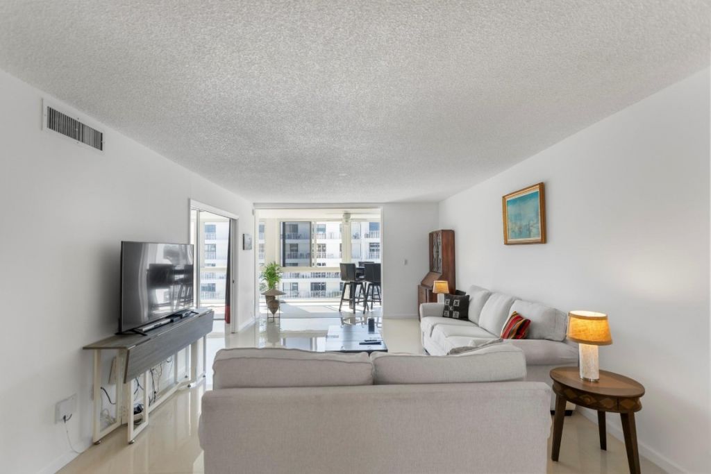 3100 NE 49th Street, Unit 1008, Fort Lauderdale, FL 33308 Photo