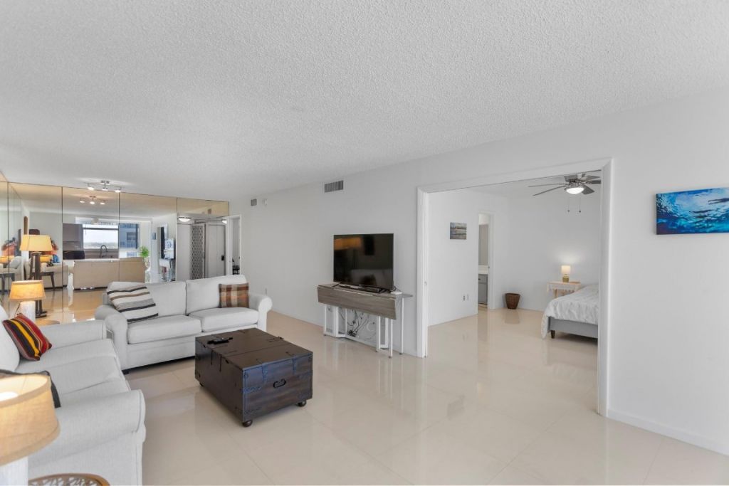 3100 NE 49th Street, Unit 1008, Fort Lauderdale, FL 33308 Photo