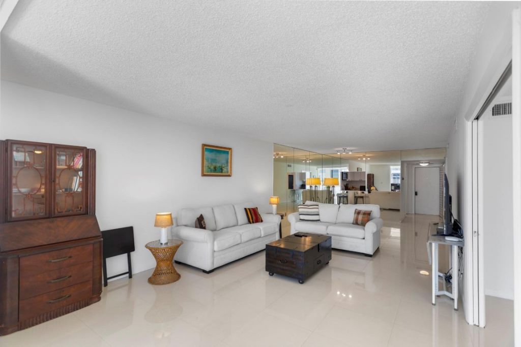 3100 NE 49th Street, Unit 1008, Fort Lauderdale, FL 33308 Photo