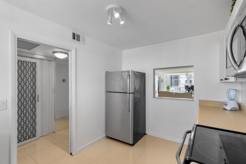 3100 NE 49th Street, Unit 1008, Fort Lauderdale, FL 33308 Photo