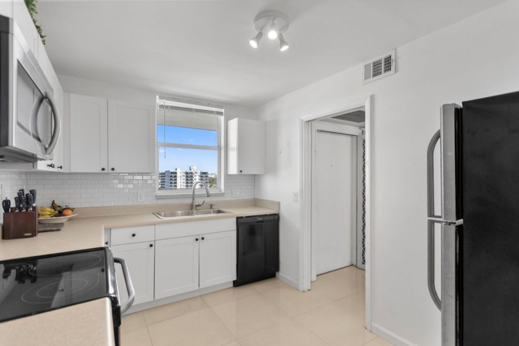 3100 NE 49th Street, Unit 1008, Fort Lauderdale, FL 33308 Photo