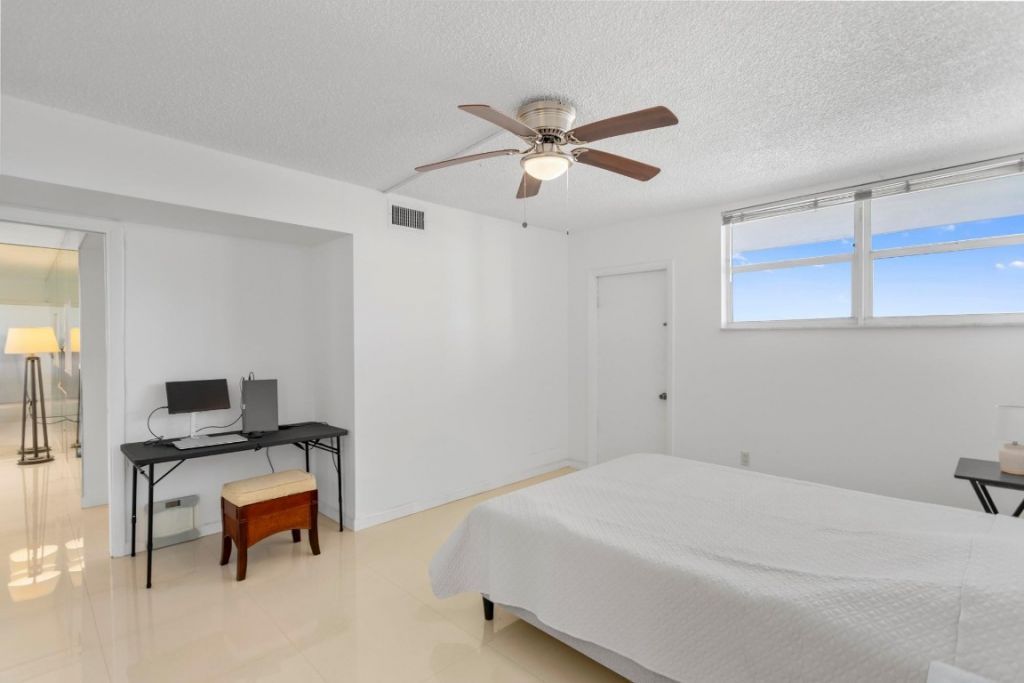 3100 NE 49th Street, Unit 1008, Fort Lauderdale, FL 33308 Photo