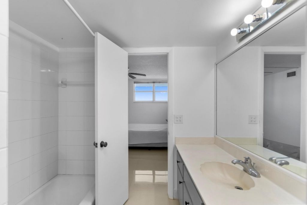 3100 NE 49th Street, Unit 1008, Fort Lauderdale, FL 33308 Photo