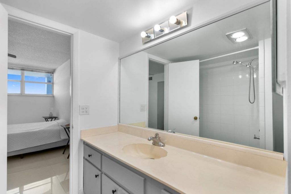 3100 NE 49th Street, Unit 1008, Fort Lauderdale, FL 33308 Photo