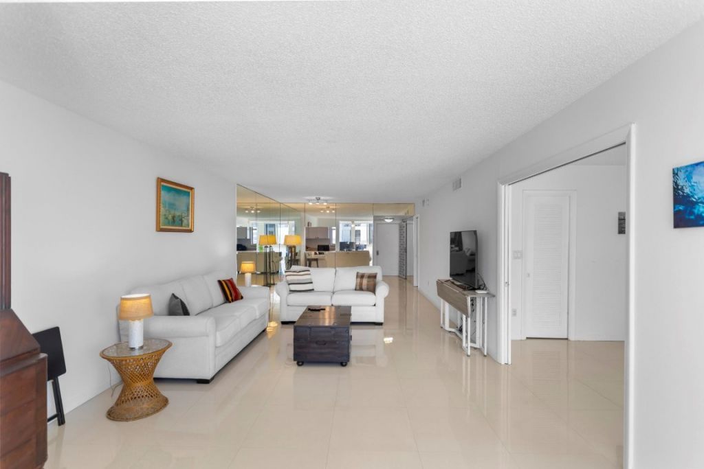 3100 NE 49th Street, Unit 1008, Fort Lauderdale, FL 33308 Photo