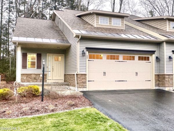 25 Canterbury Lane, Delmar, NY 12054