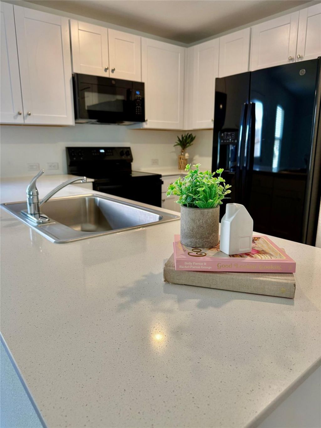 716 Commander Abbott Dr, Jarrell, TX 76537 Main Photo