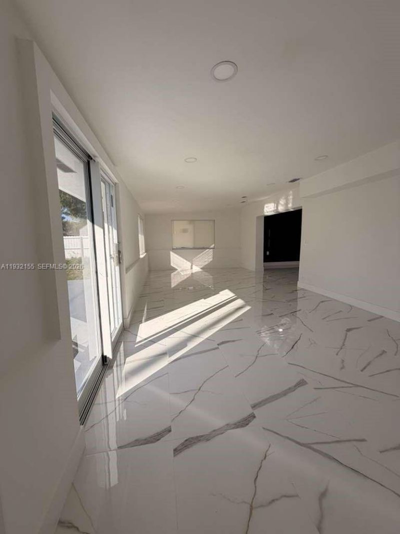 19800 NW Miami Ct, Miami Gardens, FL 33169 Photo