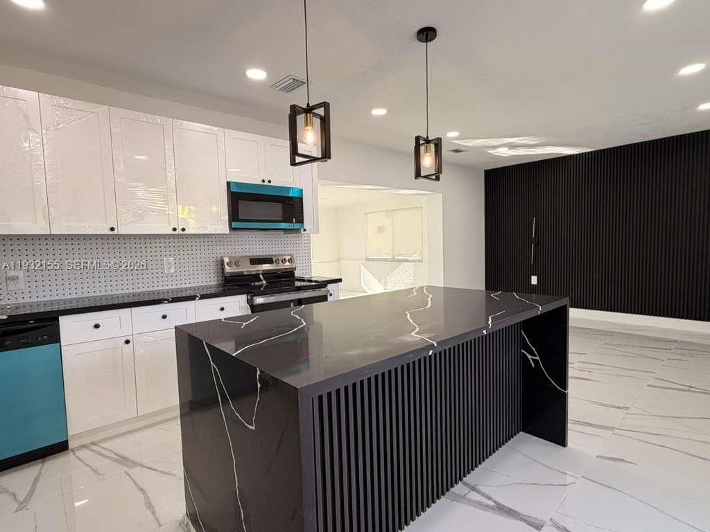 19800 NW Miami Ct, Miami Gardens, FL 33169 Photo