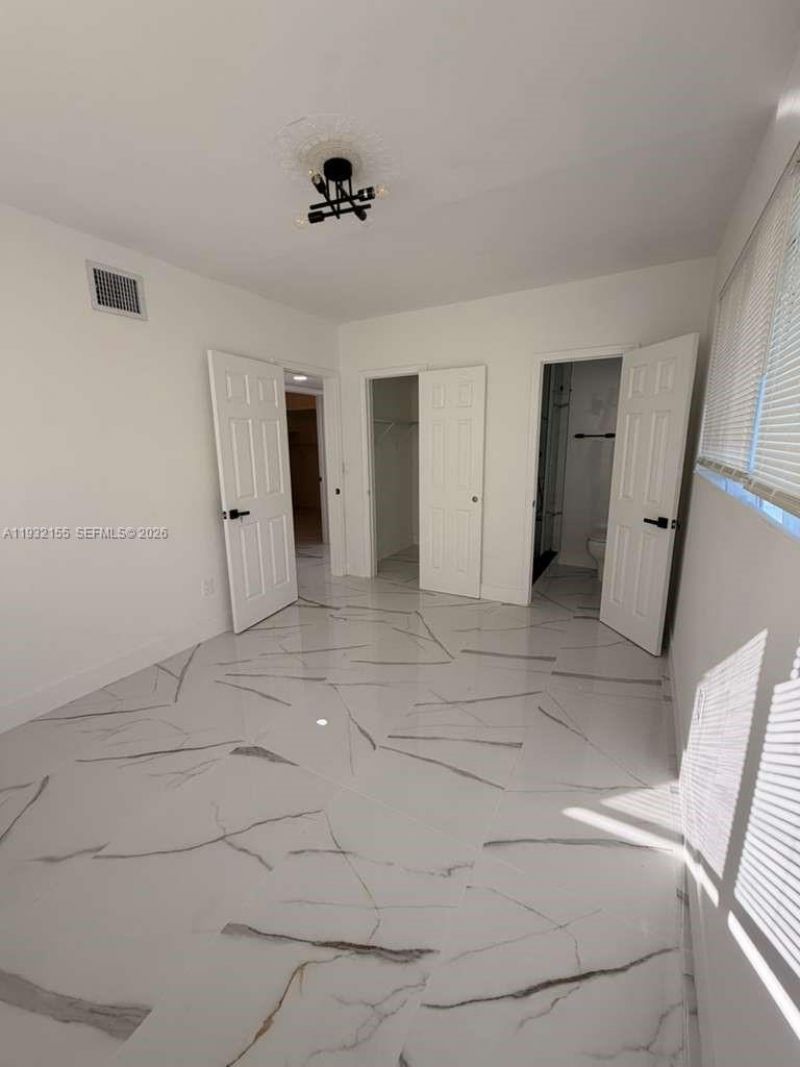 19800 NW Miami Ct, Miami Gardens, FL 33169 Photo