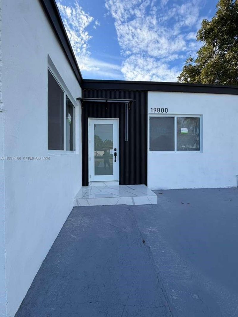 19800 NW Miami Ct, Miami Gardens, FL 33169 Photo