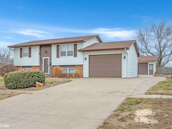 1225 Roland Avenue, Chariton, IA 50049