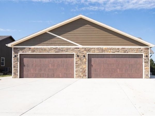 917 Eagle Ridge Drive, Baldwin City, KS 66006