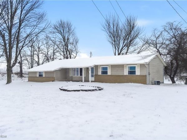 3212 Foxmoor Street NE, Hartville, OH 44632
