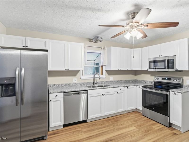 3212 Foxmoor Street NE, Hartville, OH 44632 Photo 10