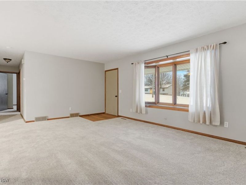 3212 Foxmoor Street NE, Hartville, OH 44632 Photo 17