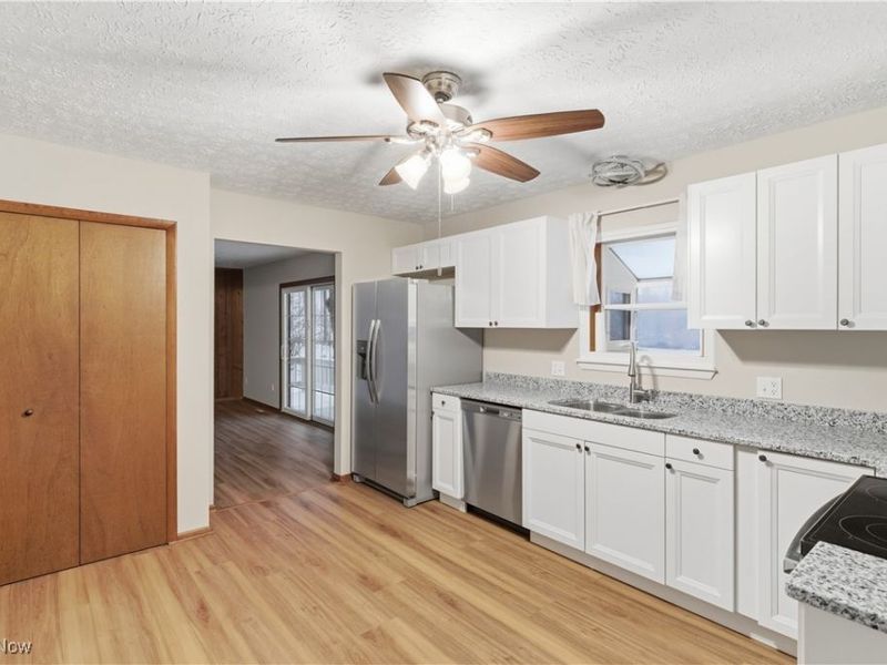 3212 Foxmoor Street NE, Hartville, OH 44632 Photo 8