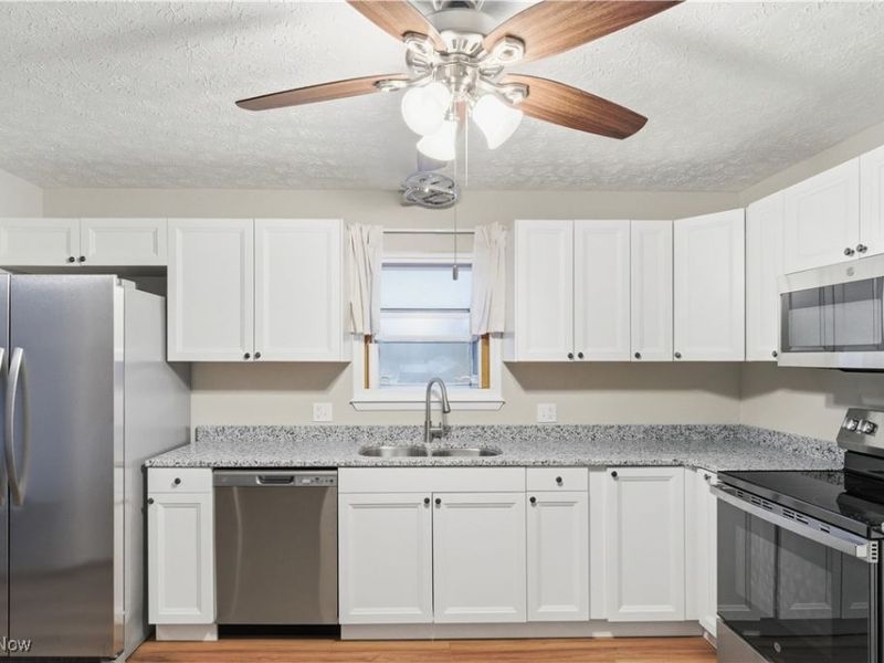 3212 Foxmoor Street NE, Hartville, OH 44632 Photo 9