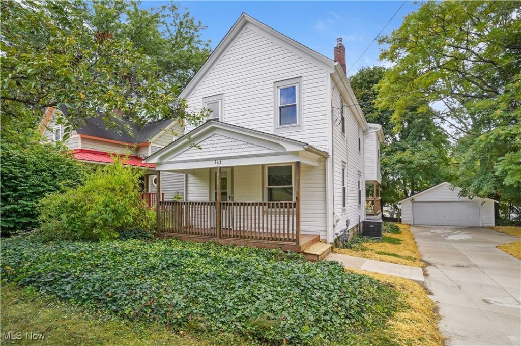 562 Tallmadge Road, Cuyahoga Falls, OH 44221 Main Photo