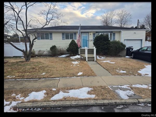 76 Harrisburg Street, Bay Shore, NY 11706