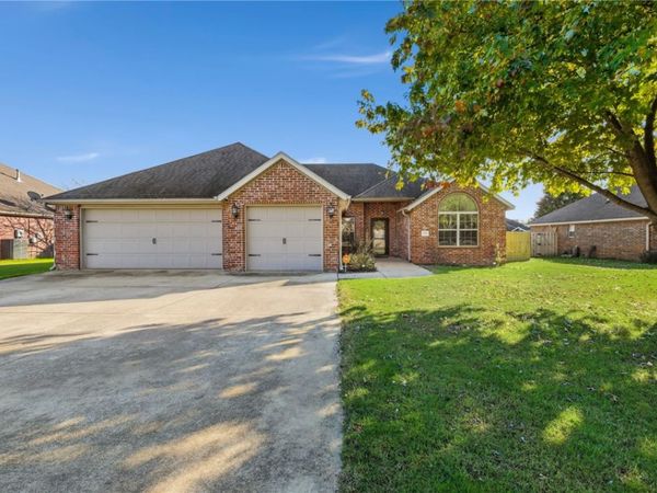 11093 Waterleaf Lane, Prairie Grove, AR 72753