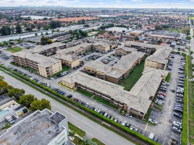 8851 NW 119th St, Unit 6101, Hialeah Gardens, FL 33018 Photo