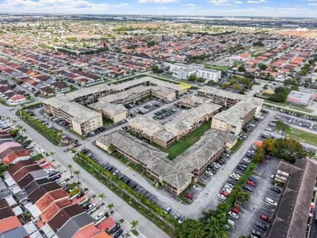 8851 NW 119th St, Unit 6101, Hialeah Gardens, FL 33018 Photo