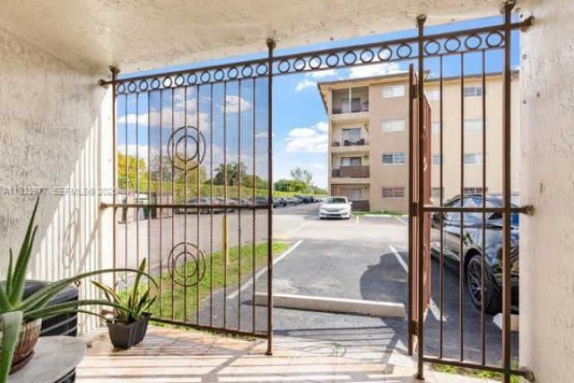 8851 NW 119th St, Unit 6101, Hialeah Gardens, FL 33018 Photo