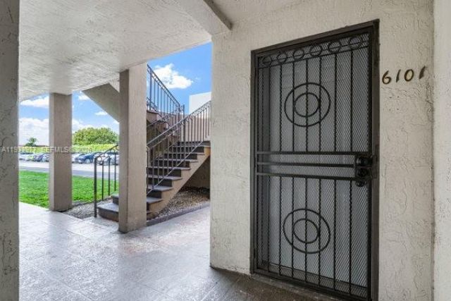8851 NW 119th St, Unit 6101, Hialeah Gardens, FL 33018 Photo