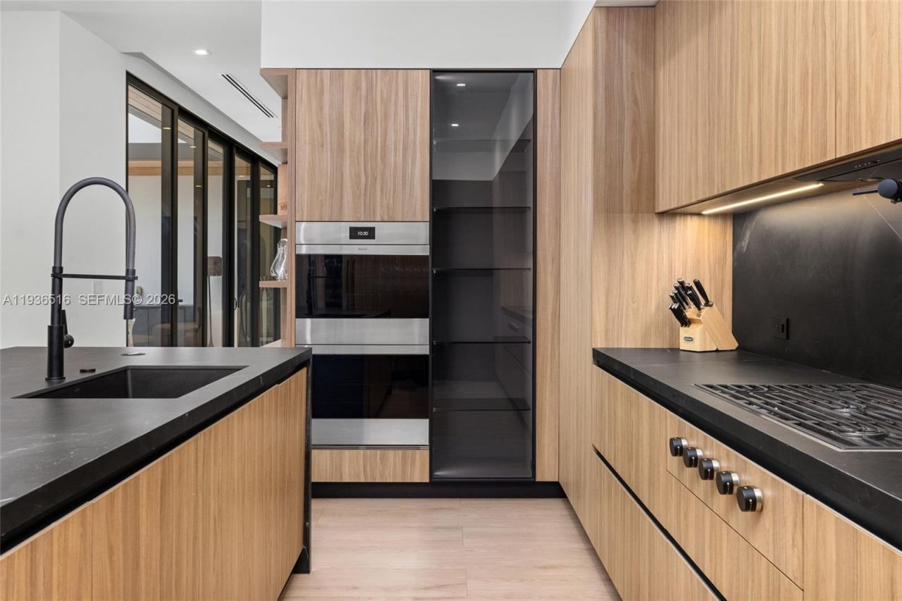 6003 SW 80th St, South Miami, FL 33143 Photo