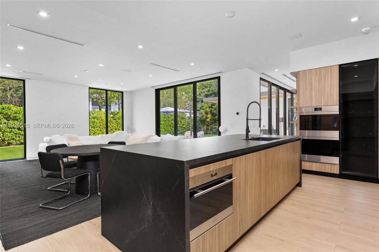 6003 SW 80th St, South Miami, FL 33143 Photo