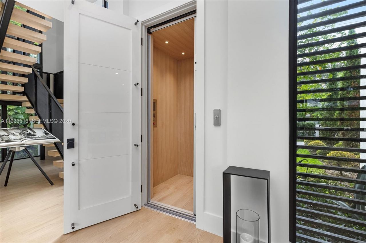 6003 SW 80th St, South Miami, FL 33143 Photo