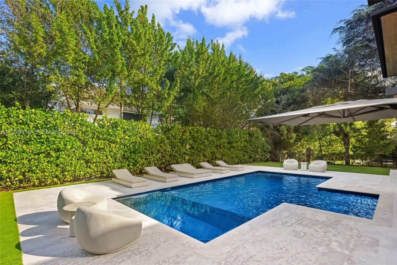 6003 SW 80th St, South Miami, FL 33143 Photo