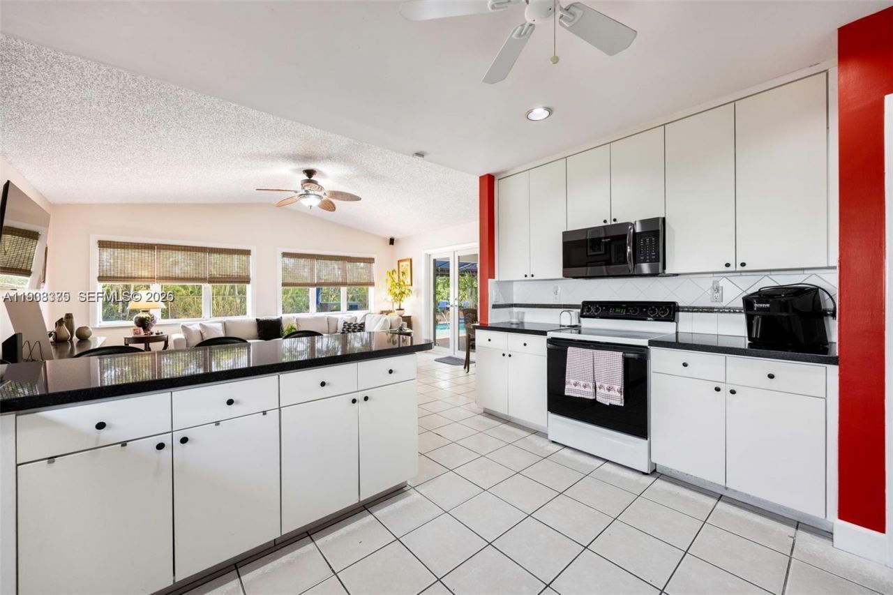 8610 SW 83rd St, Miami, FL 33143 Photo