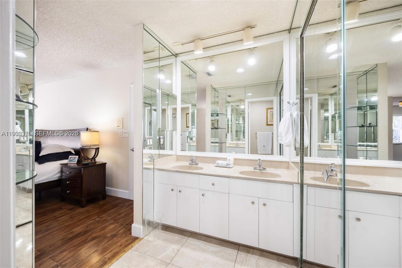 8610 SW 83rd St, Miami, FL 33143 Photo