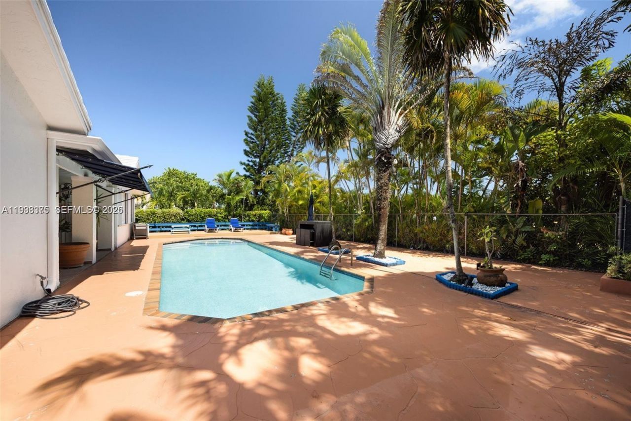 8610 SW 83rd St, Miami, FL 33143 Photo