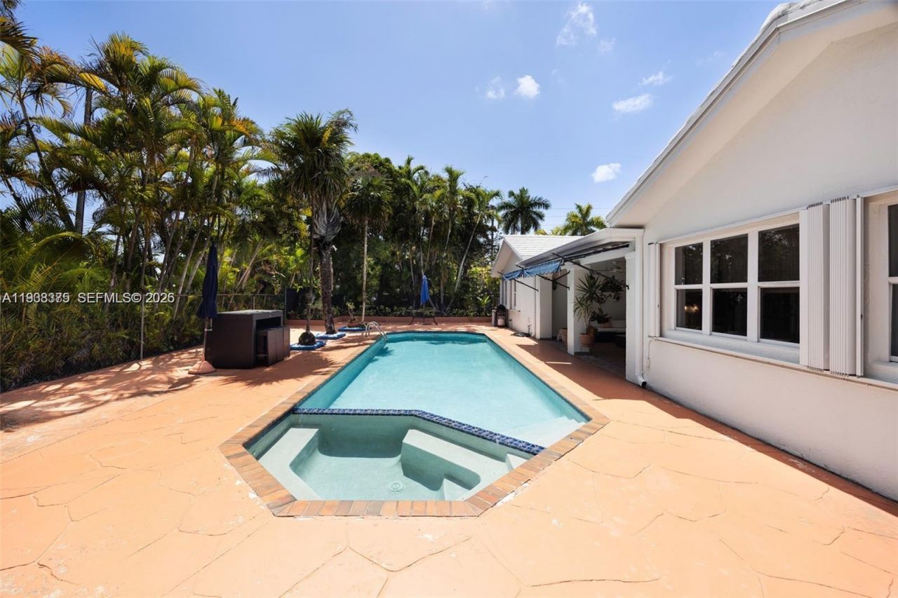 8610 SW 83rd St, Miami, FL 33143 Photo