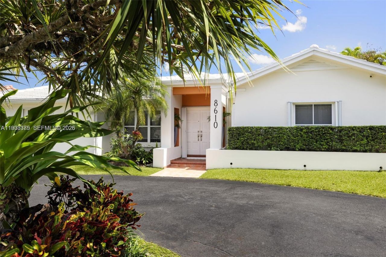 8610 SW 83rd St, Miami, FL 33143 Photo