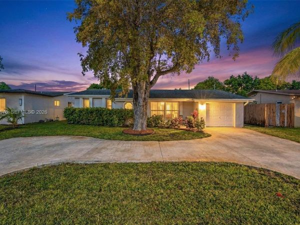 8561 Miramar Pkwy, Miramar, FL 33025