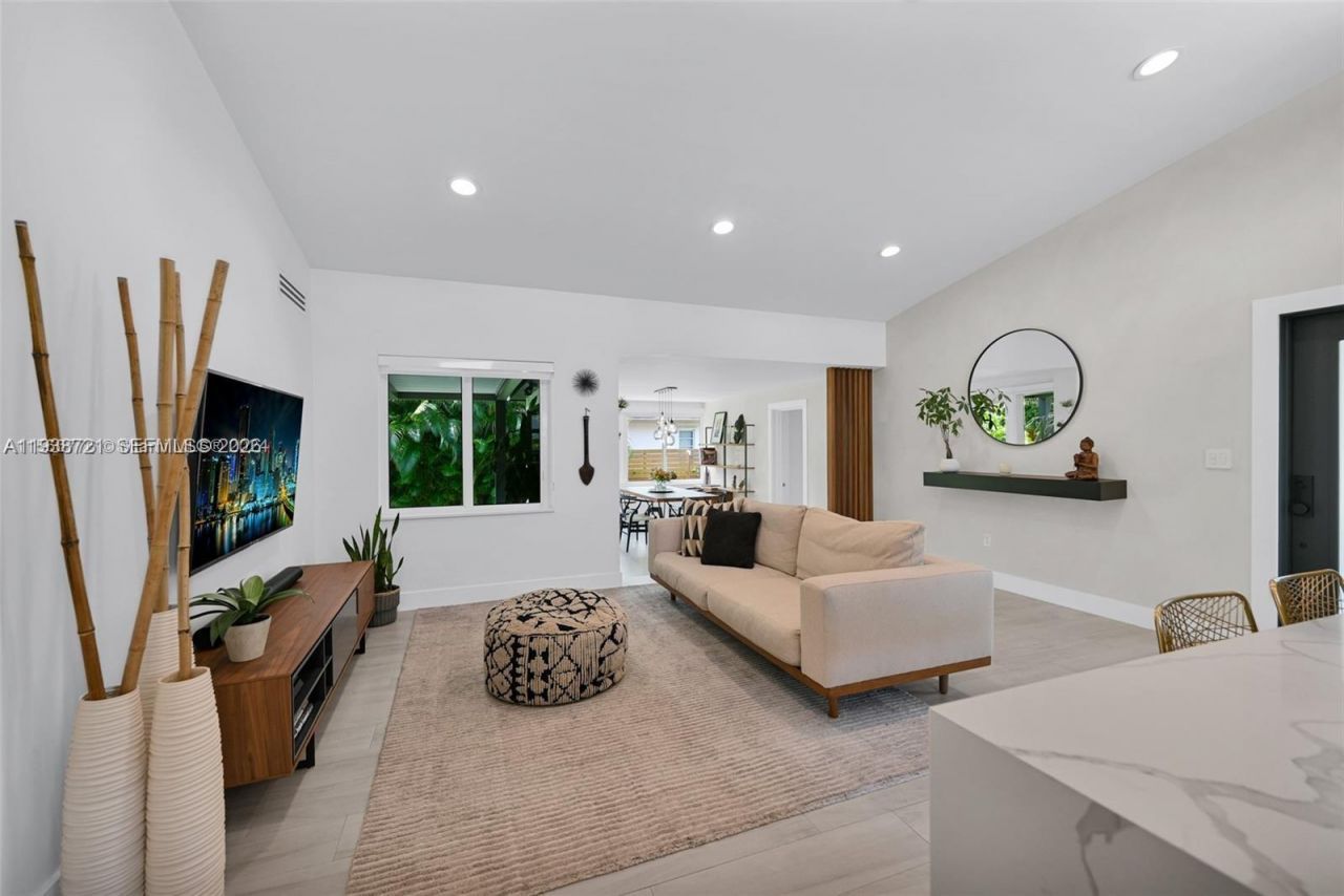 7531 Miami View Dr, North Bay Village, FL 33141 Photo