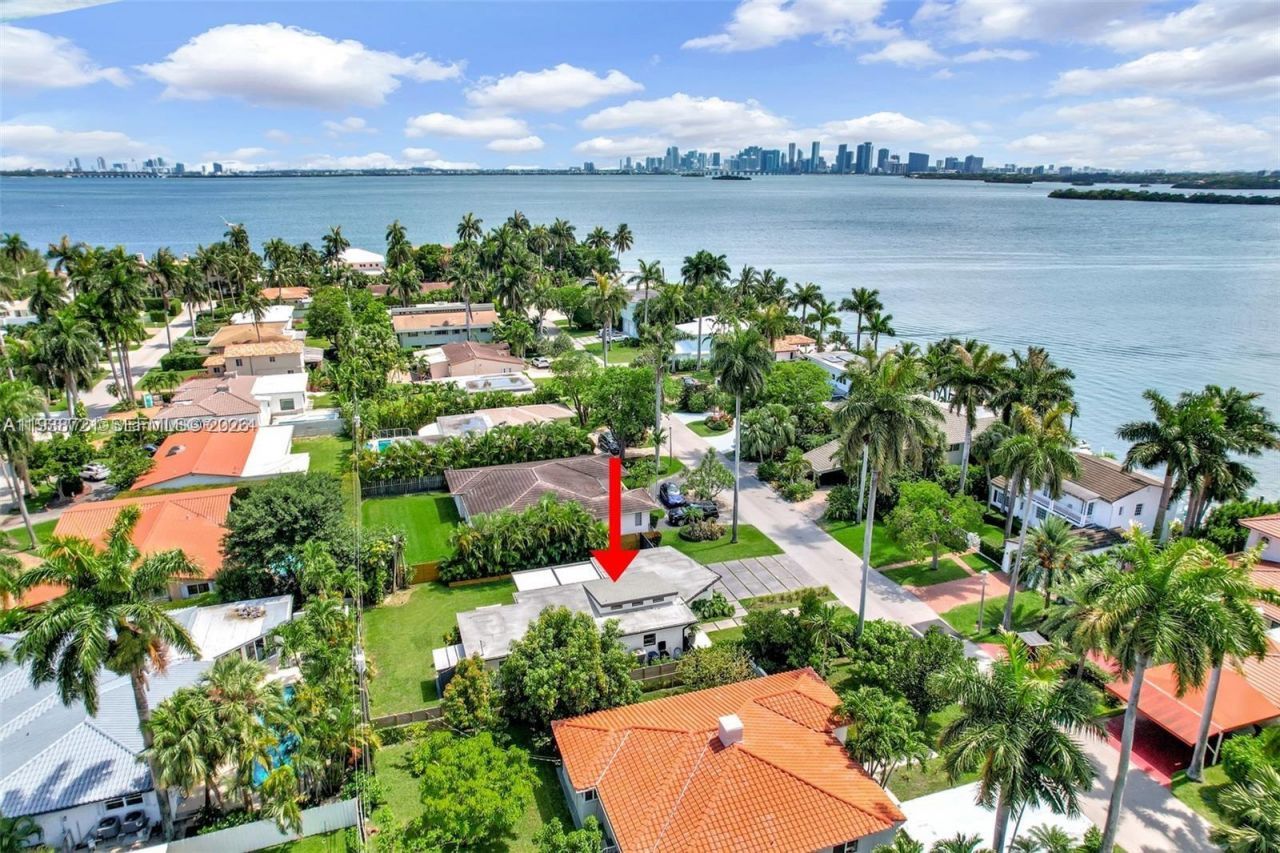 7531 Miami View Dr, North Bay Village, FL 33141 Photo