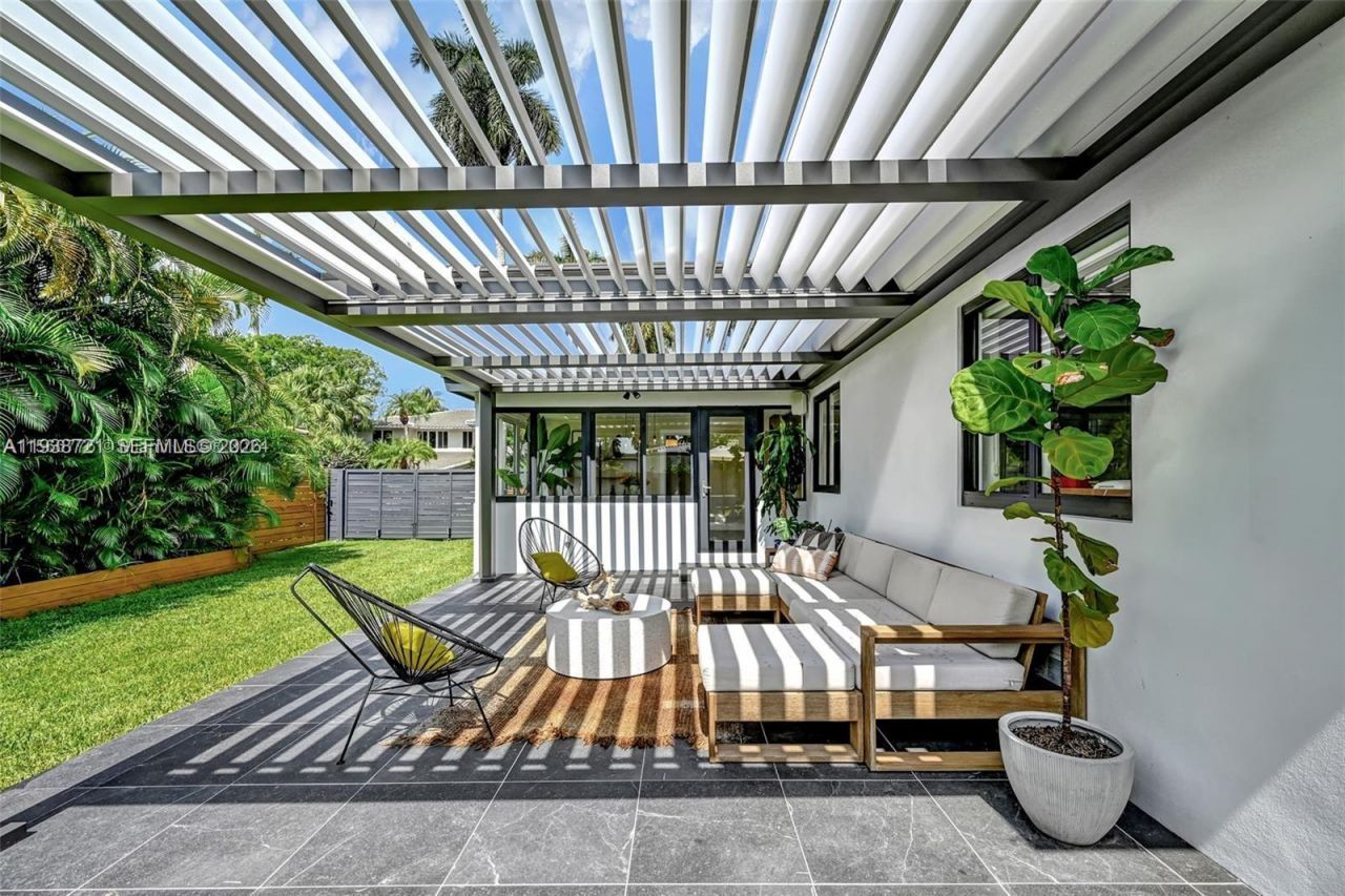 7531 Miami View Dr, North Bay Village, FL 33141 Photo