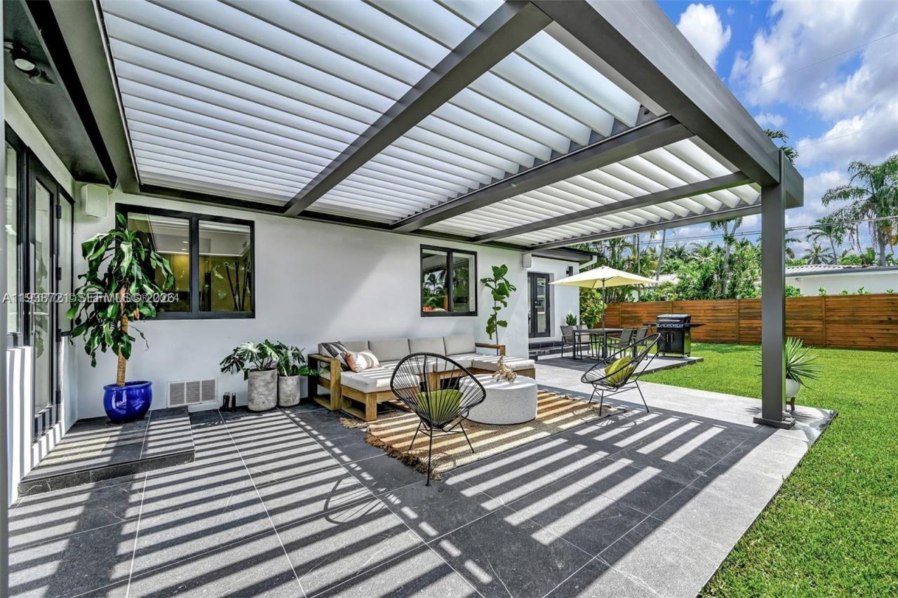 7531 Miami View Dr, North Bay Village, FL 33141 Photo