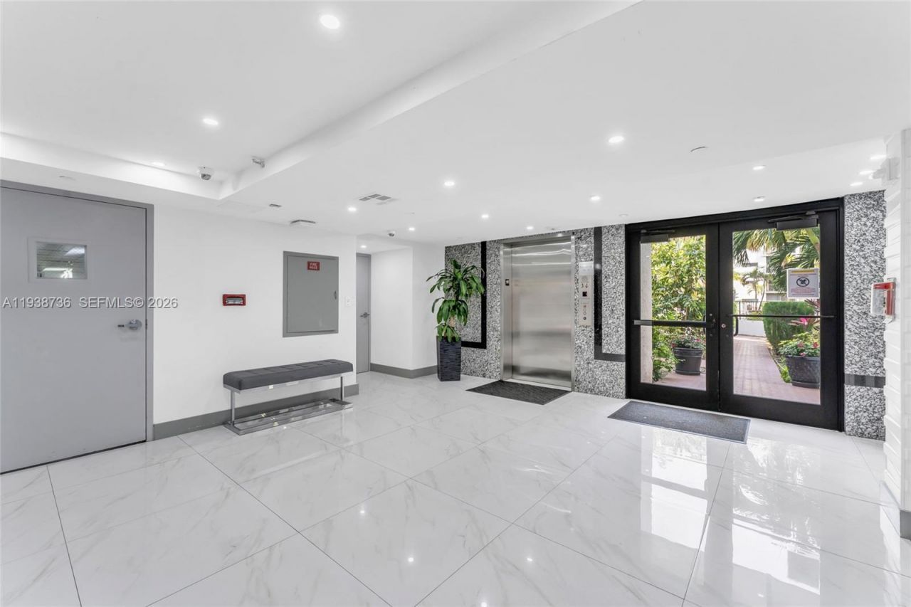 16919 N Bay Rd, Unit 118, Sunny Isles Beach, FL 33160 Photo