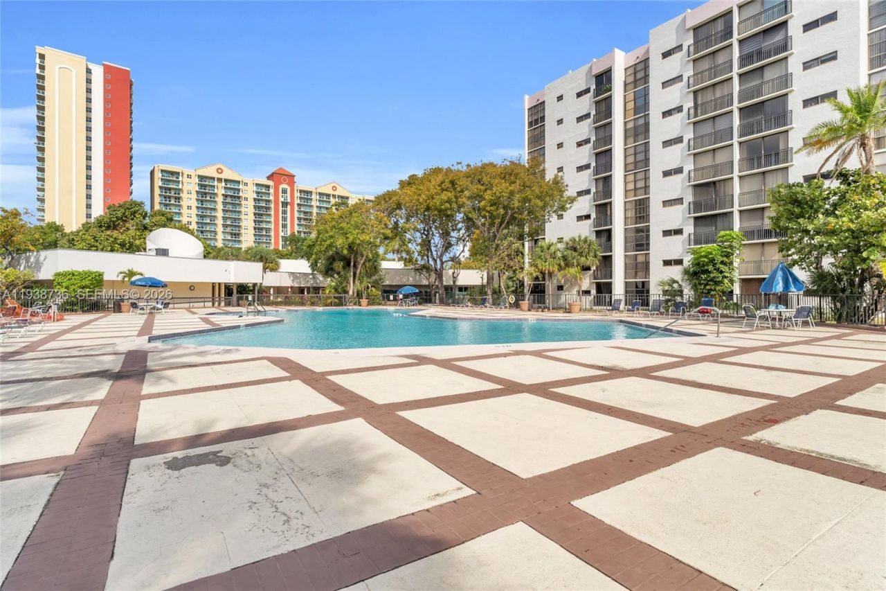 16919 N Bay Rd, Unit 118, Sunny Isles Beach, FL 33160 Photo