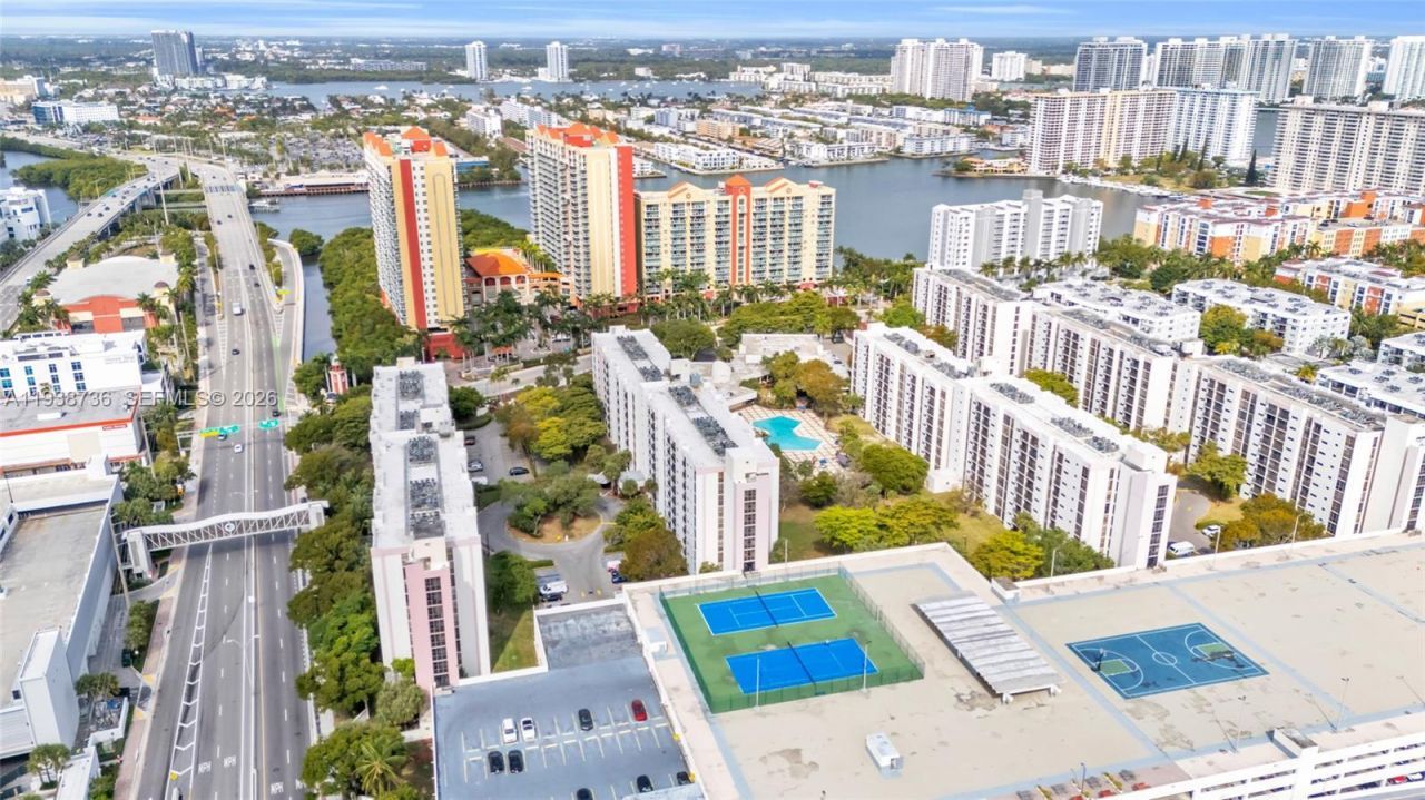 16919 N Bay Rd, Unit 118, Sunny Isles Beach, FL 33160 Photo